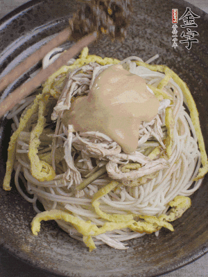 生抽1勺、醋1勺、芝麻酱1勺、九游大师酱1勺。