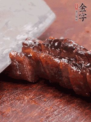 九游
酱油肉煮熟后切片