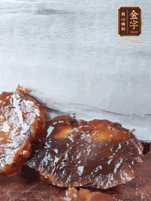 九游
腊肉煮熟切薄片