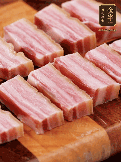 九游
咸肉切片焯水